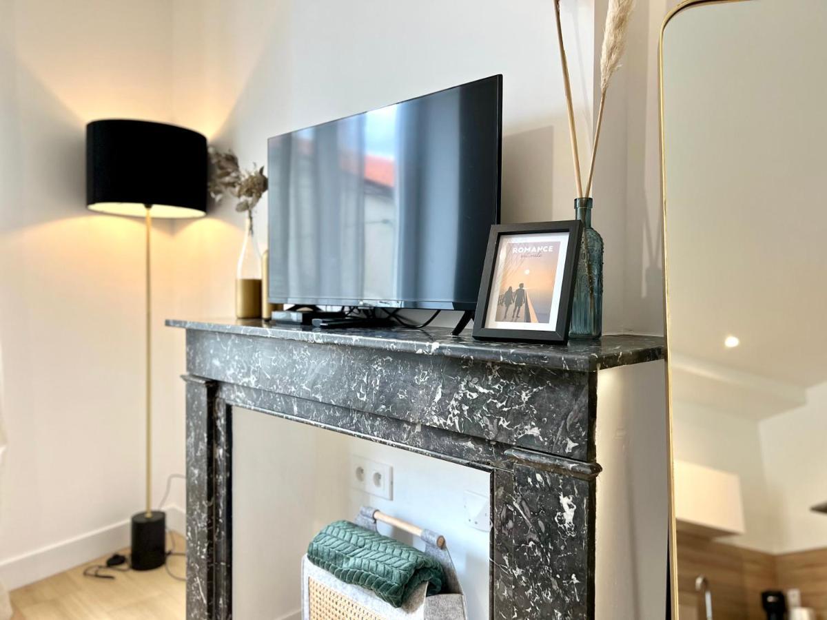 Suite ~ Romance Estivale ~ A 15 Min De Lyon Miribel  Exterior photo